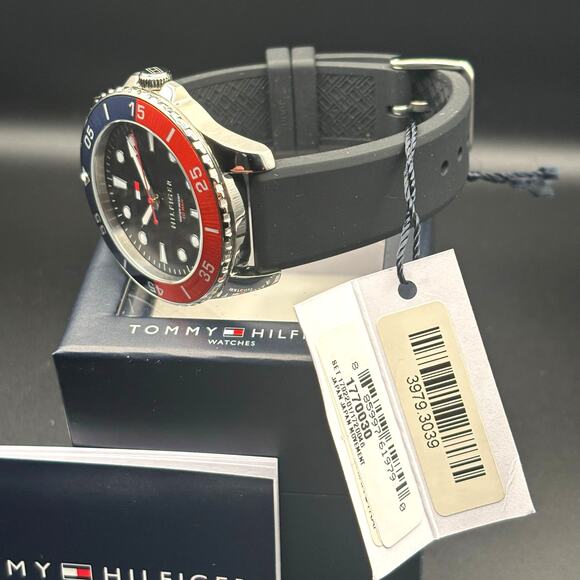 Tommy Hilfiger 1770030 Men’s Diver Style Red Blue Bezel 10 BAR Quartz Watch NIB - Picture 6 of 17